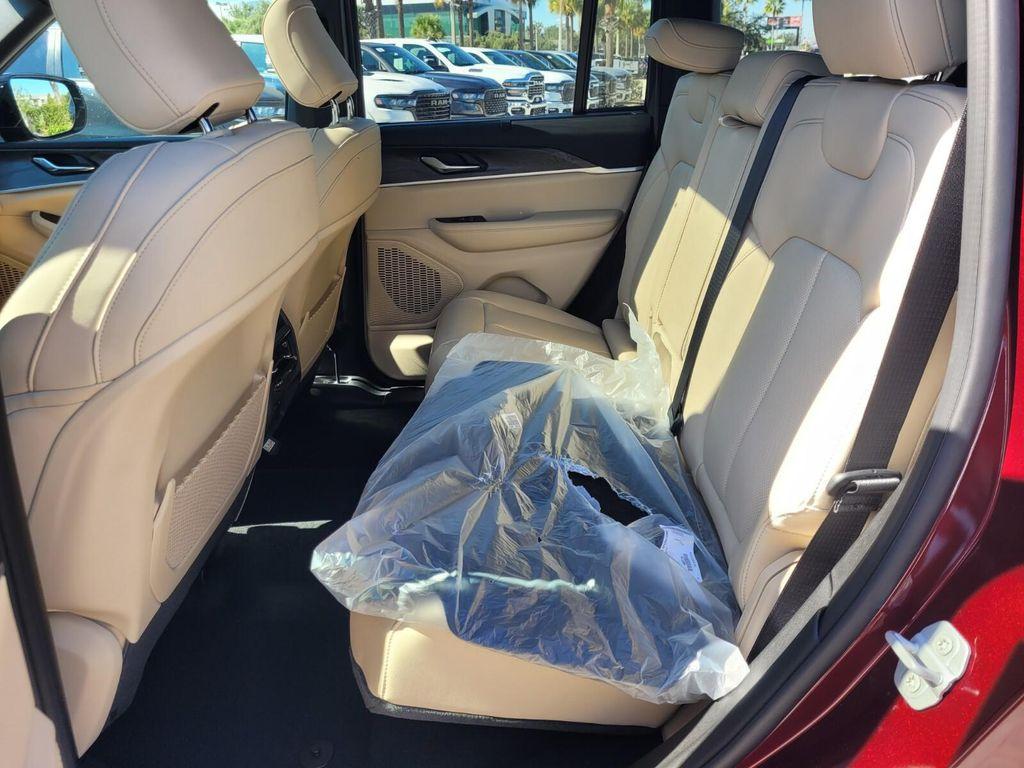 new 2025 Jeep Grand Cherokee car, priced at $43,097