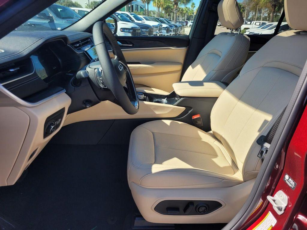 new 2025 Jeep Grand Cherokee car, priced at $43,097