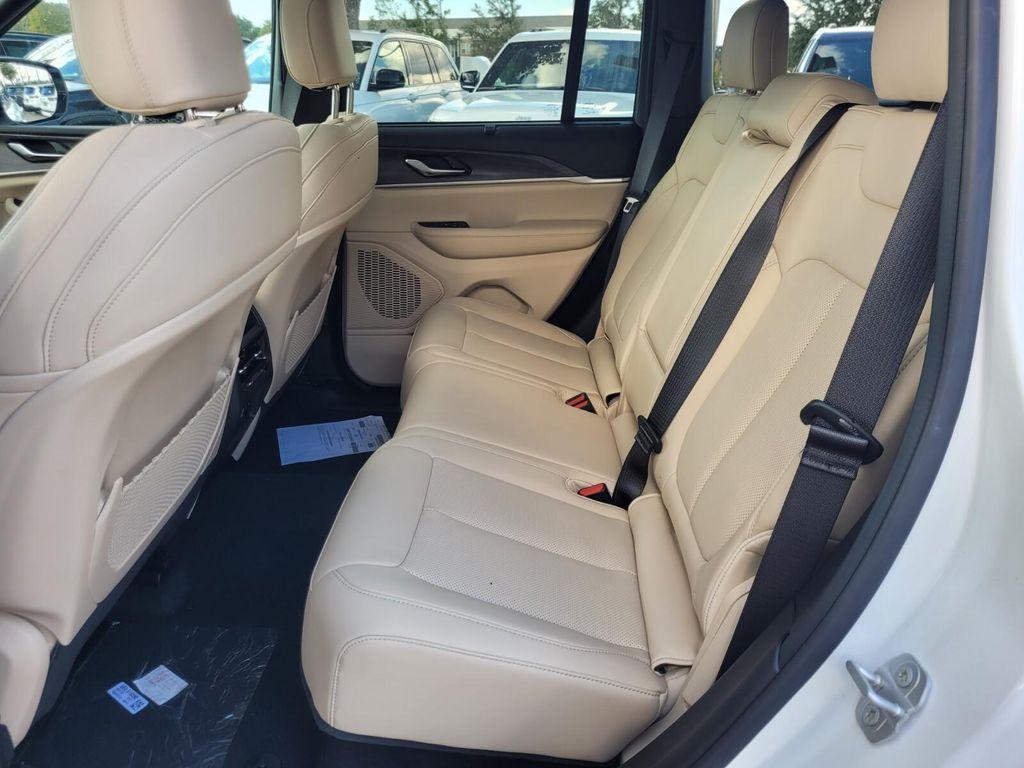 new 2025 Jeep Grand Cherokee car, priced at $44,154