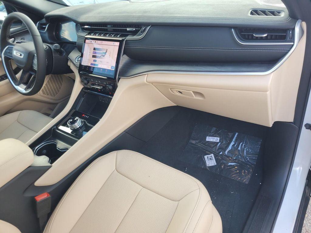 new 2025 Jeep Grand Cherokee car, priced at $44,154