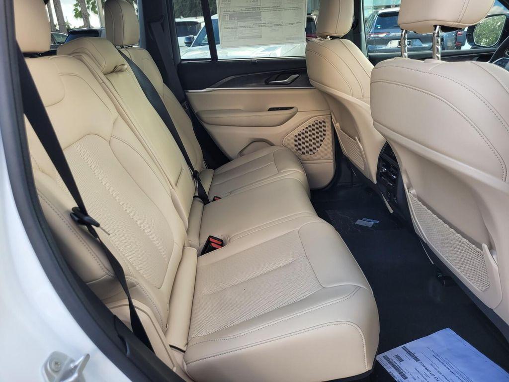 new 2025 Jeep Grand Cherokee car, priced at $44,154