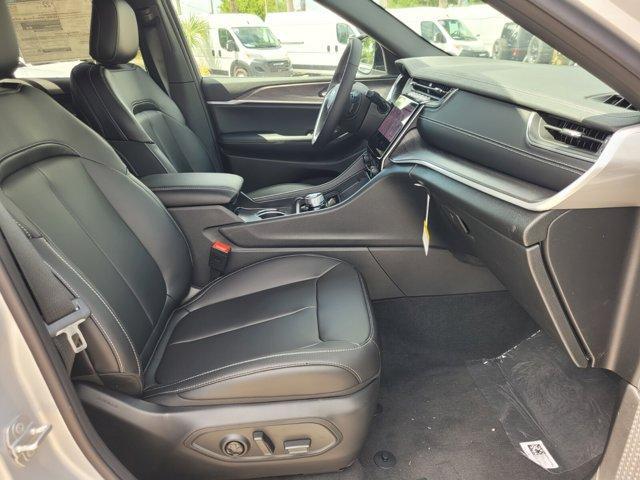 new 2025 Jeep Grand Cherokee car, priced at $41,123