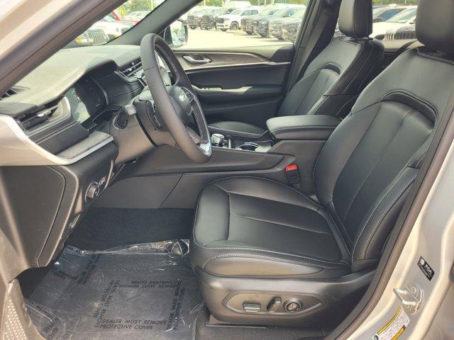 new 2025 Jeep Grand Cherokee car, priced at $41,123