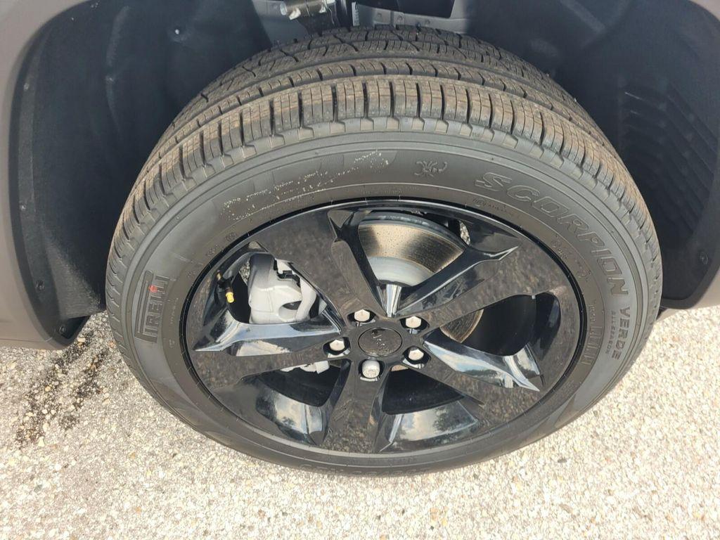 new 2025 Jeep Grand Cherokee car, priced at $41,401