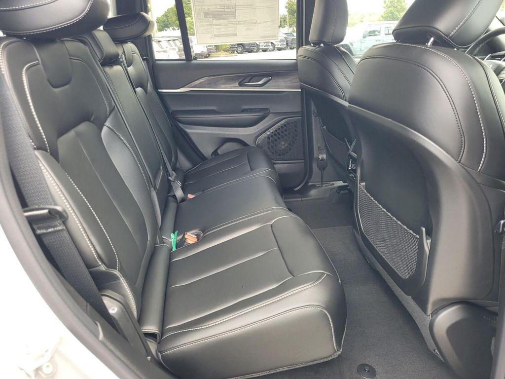 new 2025 Jeep Grand Cherokee car, priced at $41,401