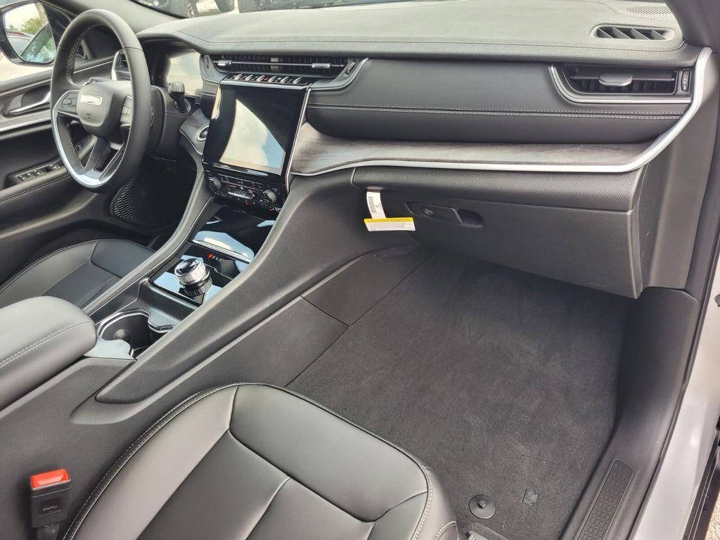 new 2025 Jeep Grand Cherokee car, priced at $41,401