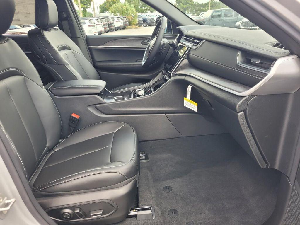 new 2025 Jeep Grand Cherokee car, priced at $41,401