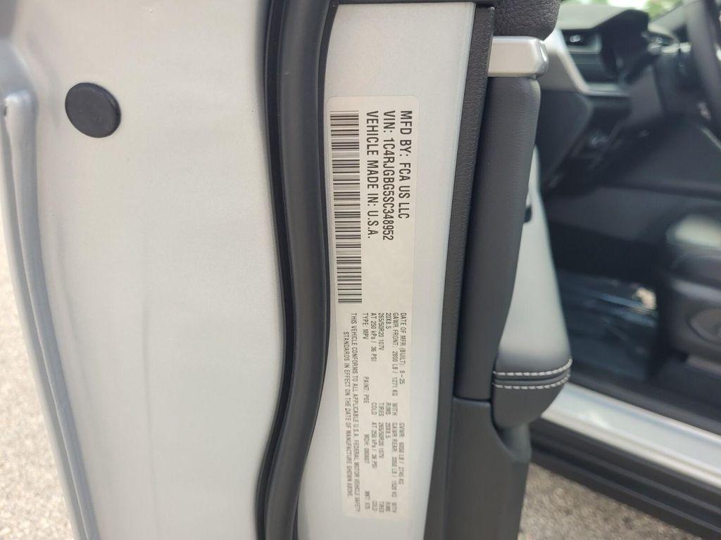 new 2025 Jeep Grand Cherokee car, priced at $41,401