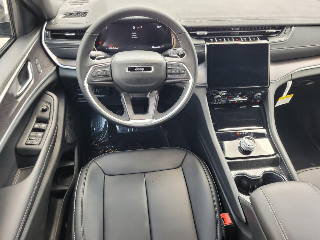 new 2025 Jeep Grand Cherokee car, priced at $41,401
