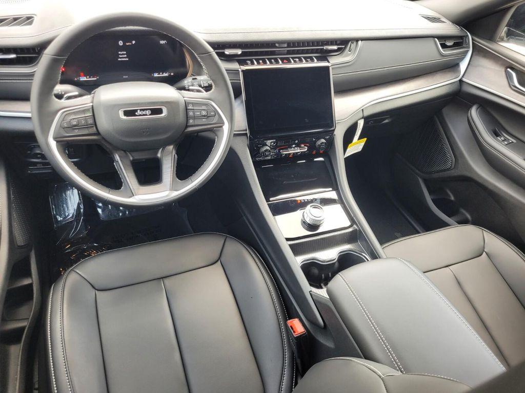 new 2025 Jeep Grand Cherokee car, priced at $41,401