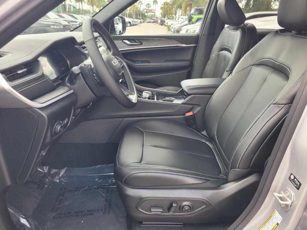 new 2025 Jeep Grand Cherokee car, priced at $41,401