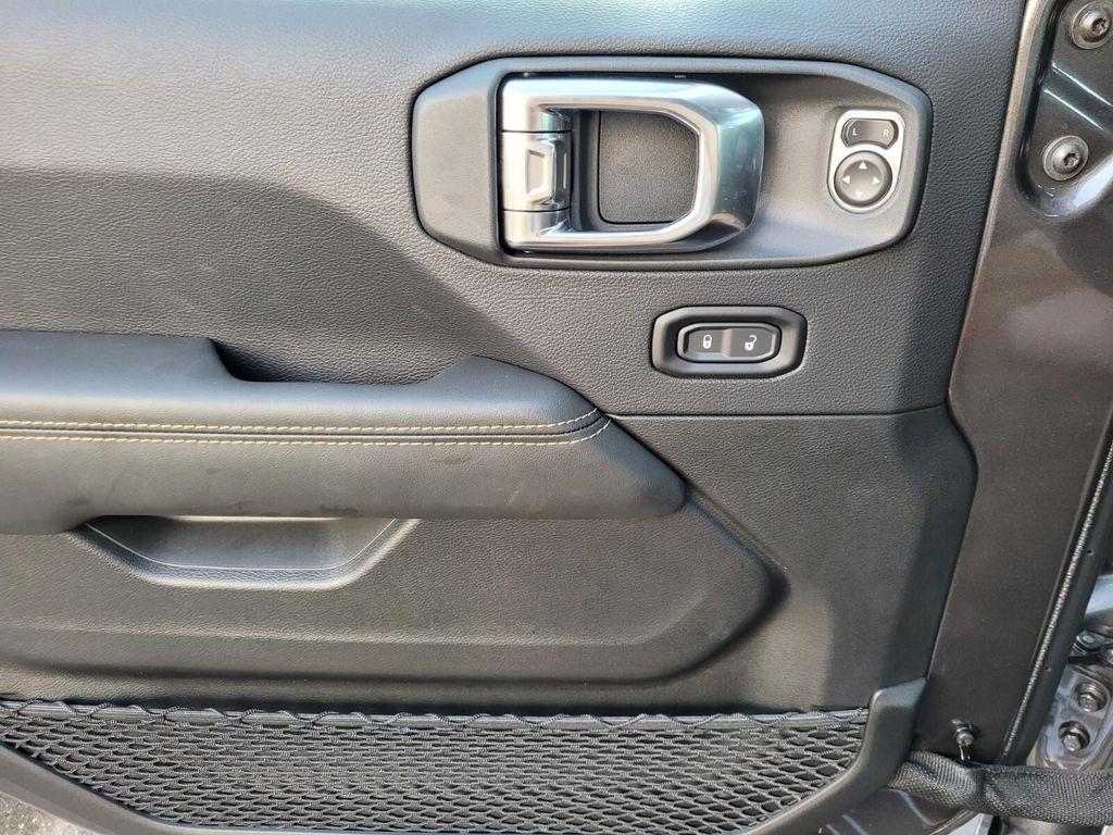 new 2025 Jeep Gladiator car, priced at $43,001