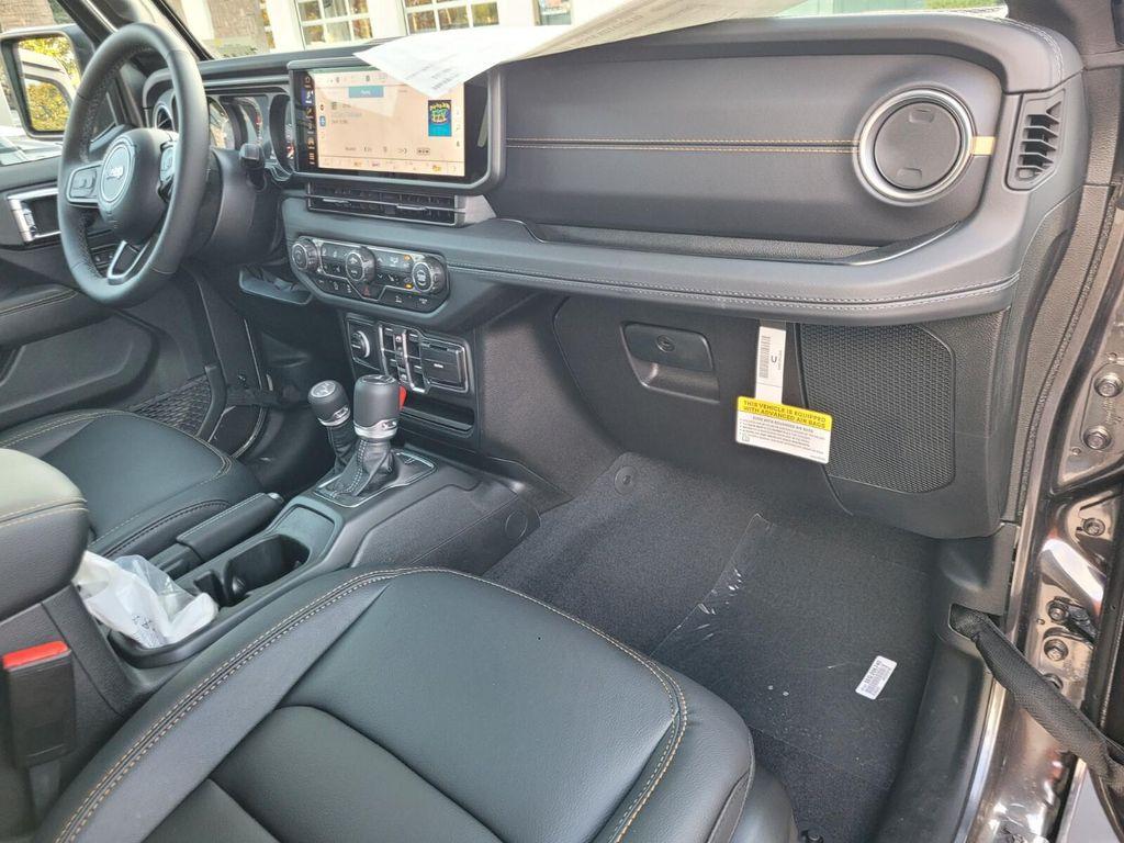 new 2025 Jeep Gladiator car, priced at $43,001