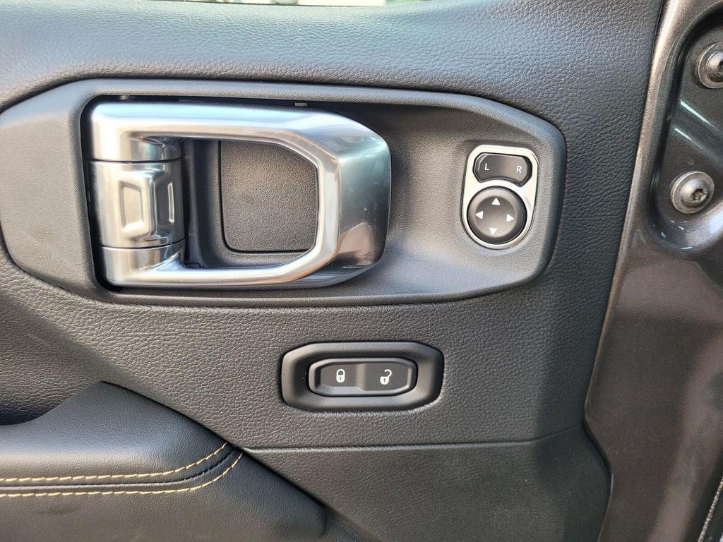 new 2025 Jeep Gladiator car, priced at $43,001