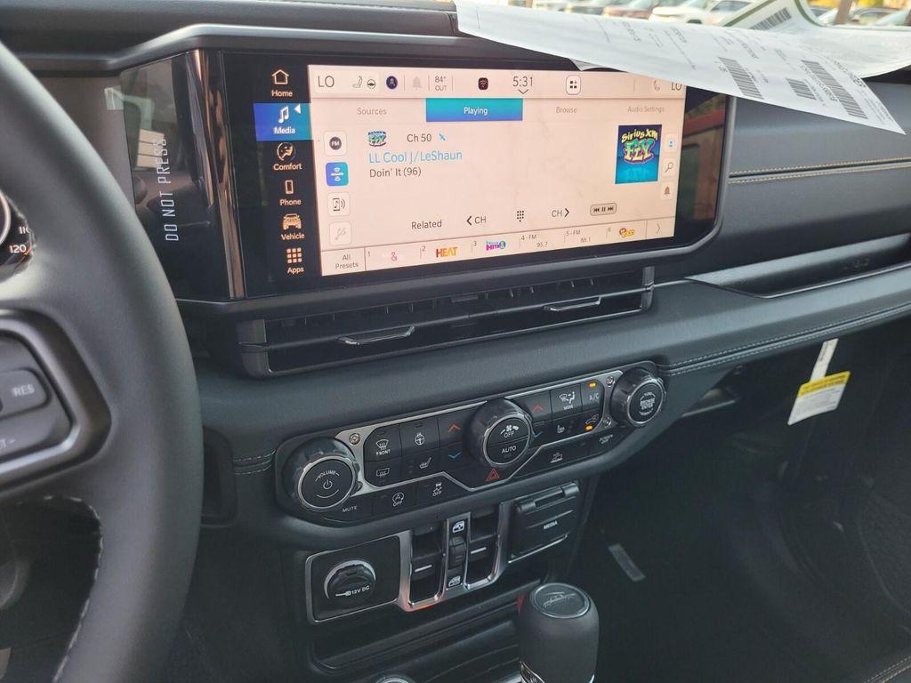 new 2025 Jeep Gladiator car, priced at $43,001