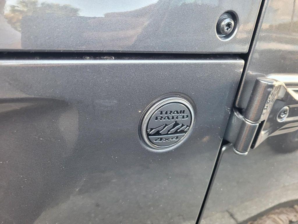 new 2025 Jeep Gladiator car, priced at $43,001