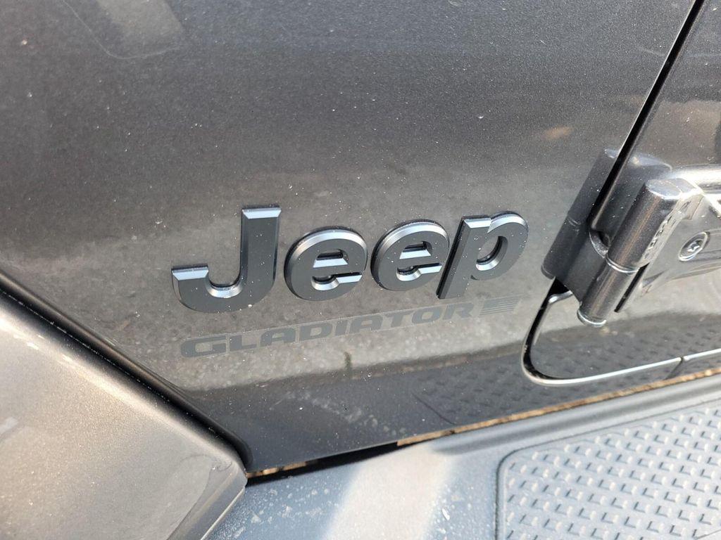 new 2025 Jeep Gladiator car, priced at $43,001