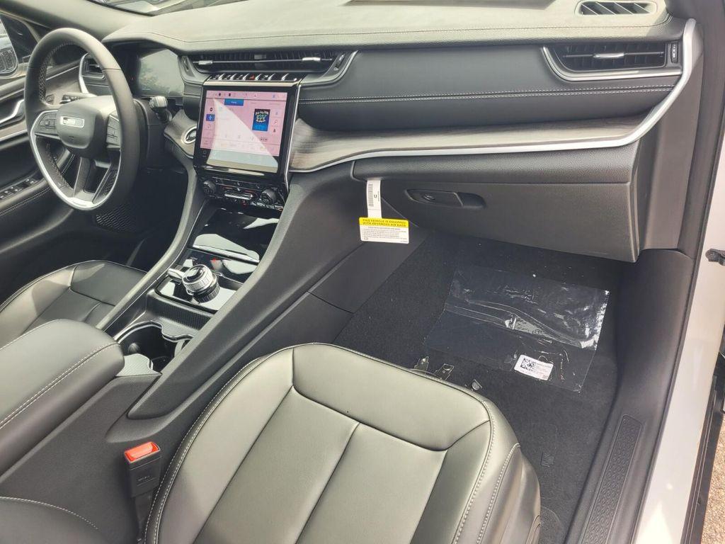 new 2025 Jeep Grand Cherokee car, priced at $44,659