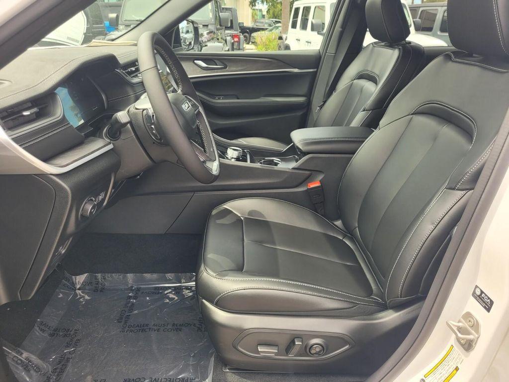 new 2025 Jeep Grand Cherokee car, priced at $44,659