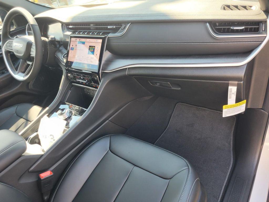 new 2025 Jeep Grand Cherokee car, priced at $40,897