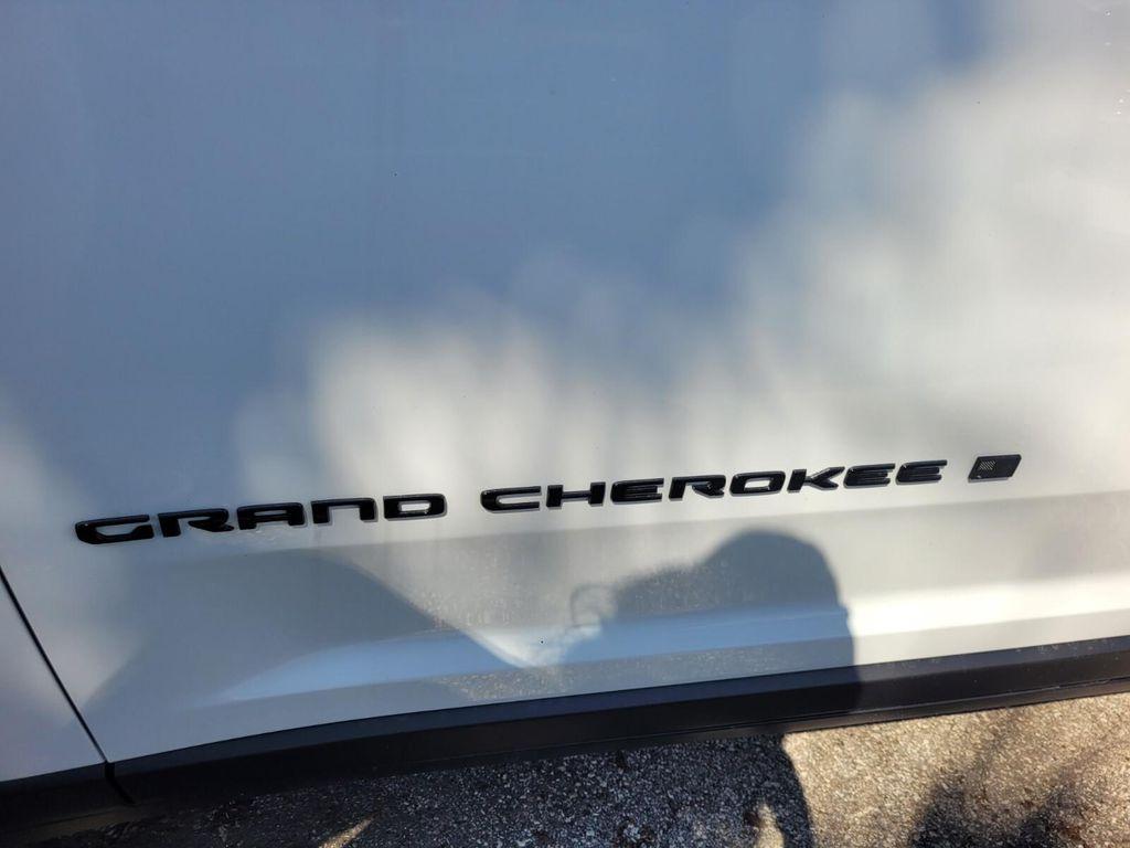 new 2025 Jeep Grand Cherokee car, priced at $40,897