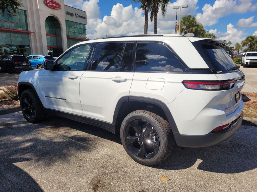 new 2025 Jeep Grand Cherokee car, priced at $40,897