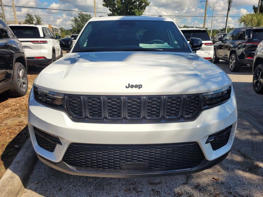 new 2025 Jeep Grand Cherokee car, priced at $40,897