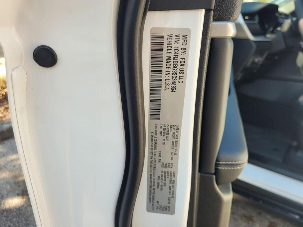 new 2025 Jeep Grand Cherokee car, priced at $40,897