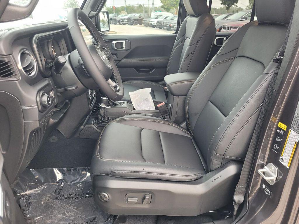 new 2025 Jeep Gladiator car, priced at $42,681