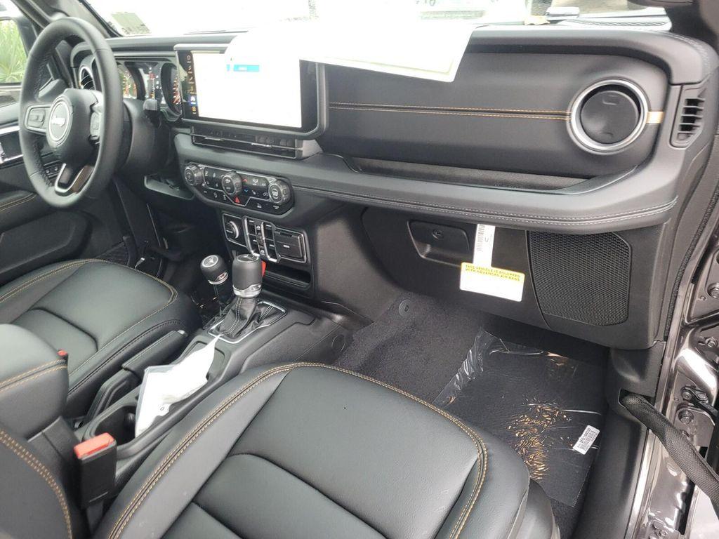 new 2025 Jeep Gladiator car, priced at $42,681