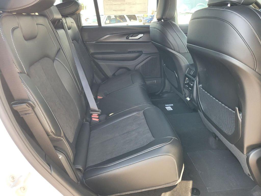 new 2025 Jeep Grand Cherokee car, priced at $42,811