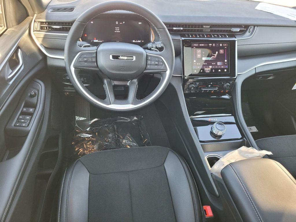 new 2025 Jeep Grand Cherokee car, priced at $42,811