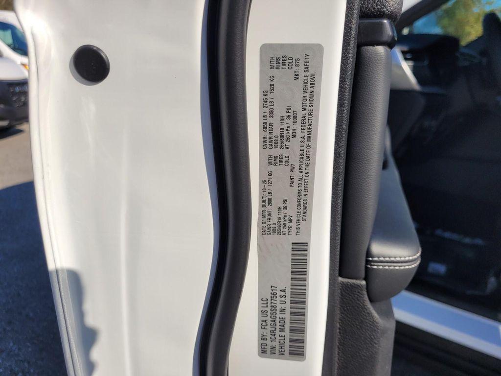 new 2025 Jeep Grand Cherokee car, priced at $42,811