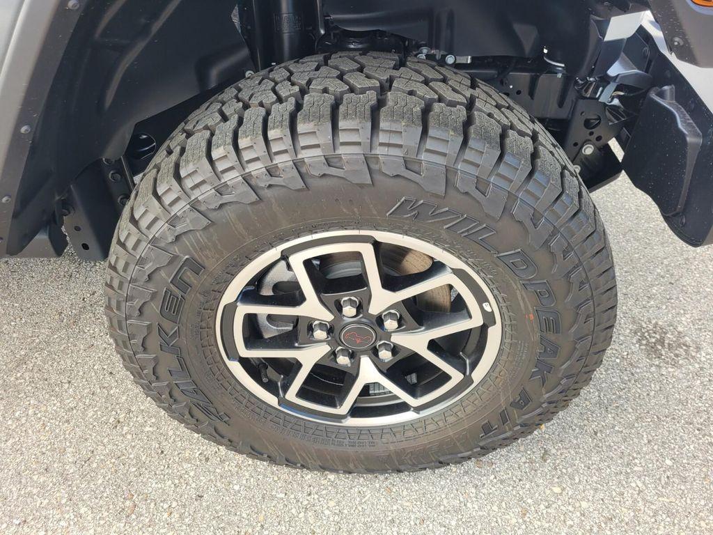 new 2025 Jeep Gladiator car, priced at $47,231