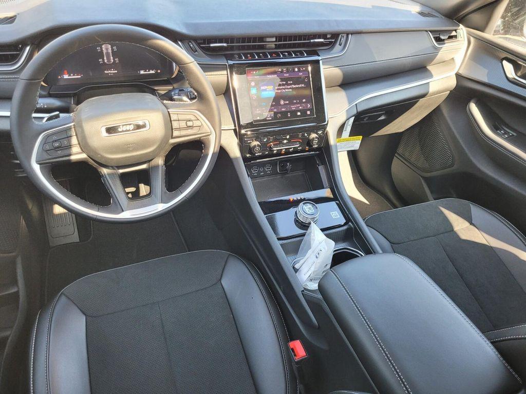 new 2025 Jeep Grand Cherokee car, priced at $40,691