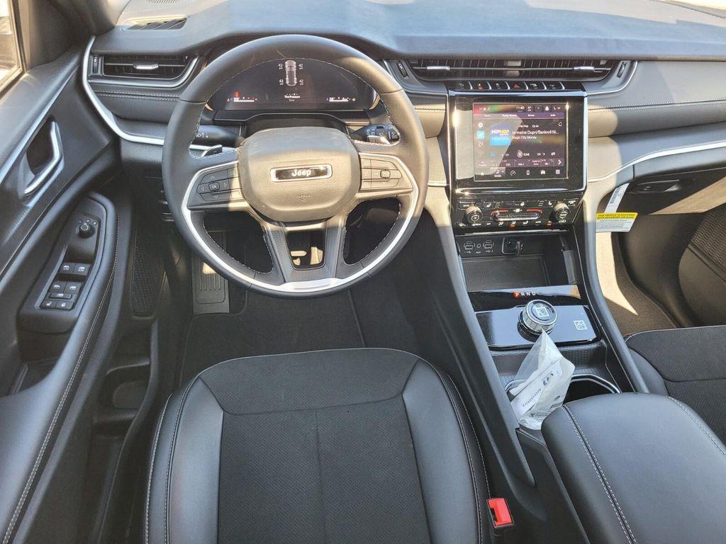 new 2025 Jeep Grand Cherokee car, priced at $40,691