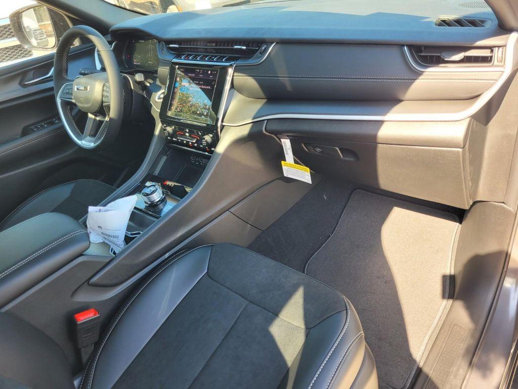 new 2025 Jeep Grand Cherokee car, priced at $40,691