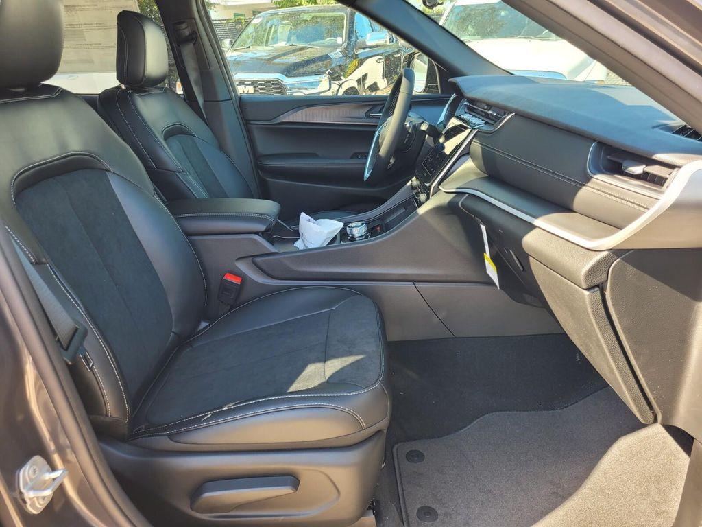 new 2025 Jeep Grand Cherokee car, priced at $40,691