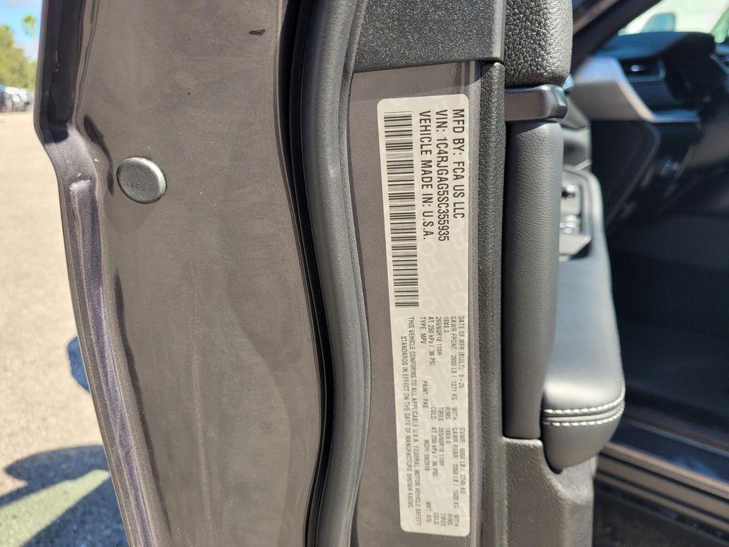 new 2025 Jeep Grand Cherokee car, priced at $40,691