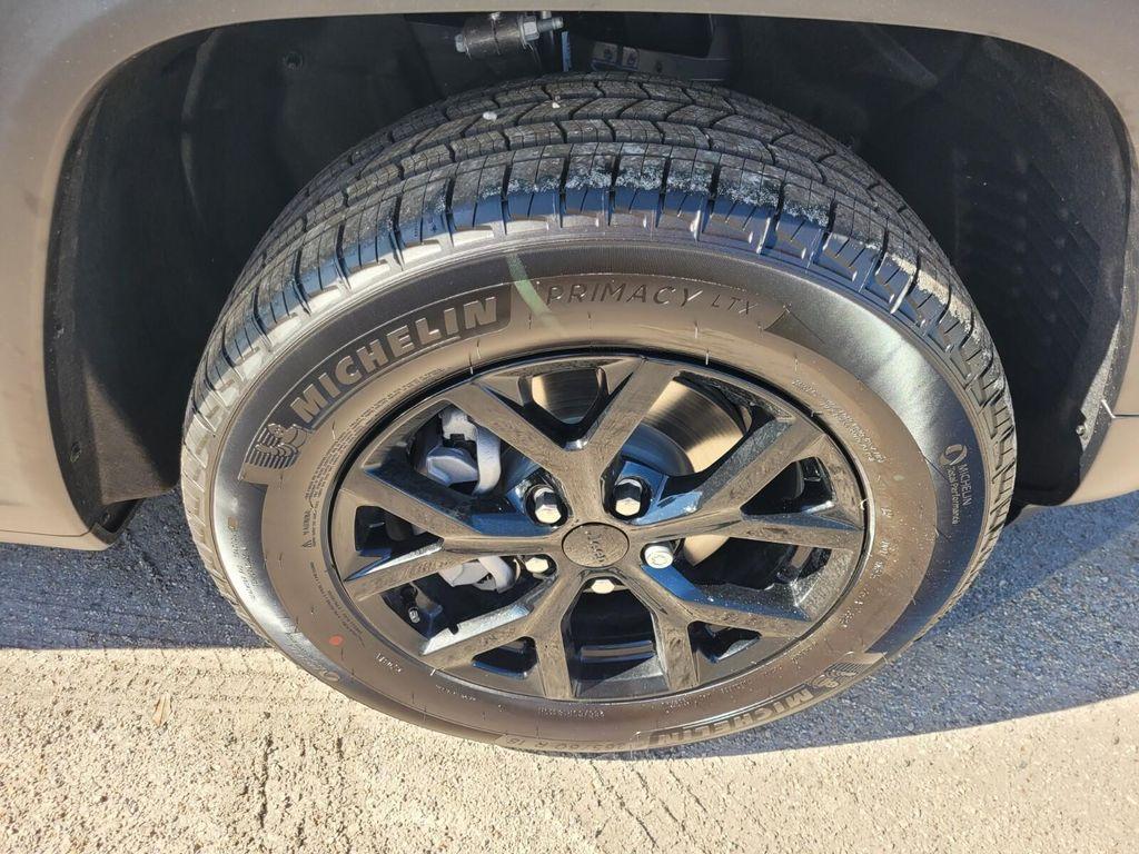 new 2025 Jeep Grand Cherokee car, priced at $40,691