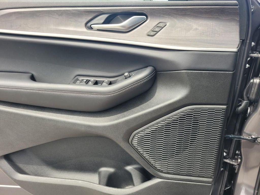 new 2025 Jeep Grand Cherokee car, priced at $35,759