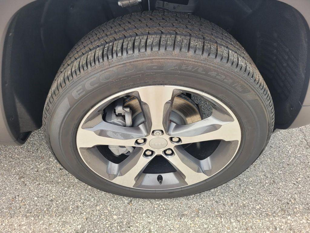 new 2025 Jeep Grand Cherokee car, priced at $35,759