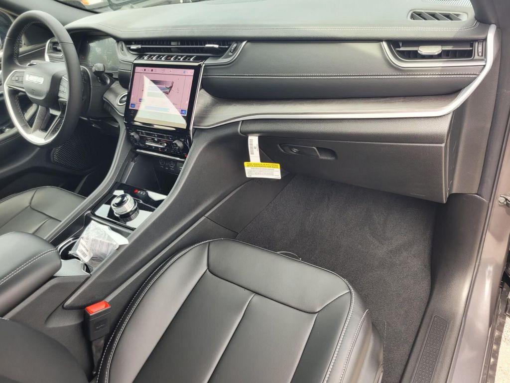 new 2025 Jeep Grand Cherokee car, priced at $35,759