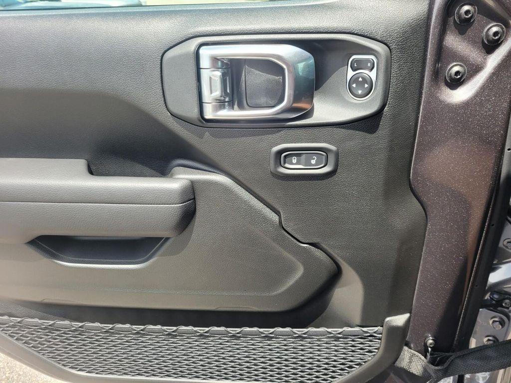 new 2025 Jeep Wrangler car, priced at $40,374