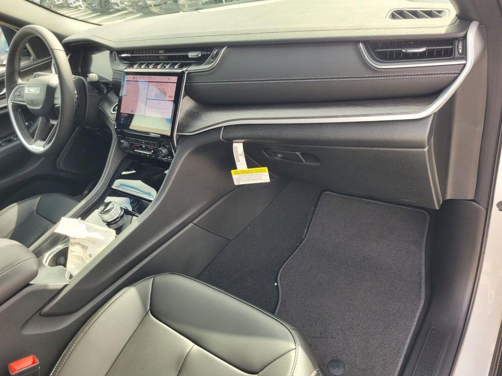 new 2025 Jeep Grand Cherokee car, priced at $38,696