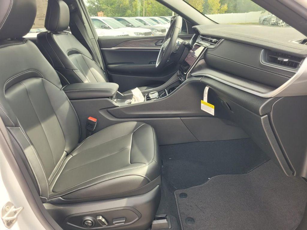 new 2025 Jeep Grand Cherokee car, priced at $38,696