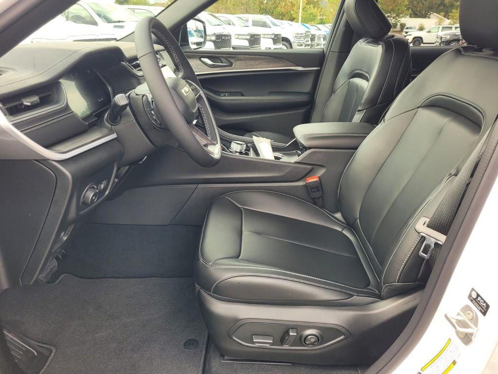 new 2025 Jeep Grand Cherokee car, priced at $38,696