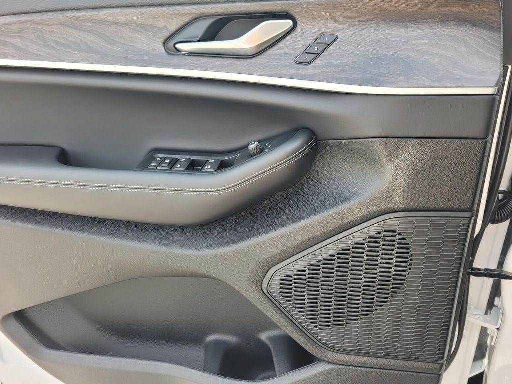 new 2025 Jeep Grand Cherokee car, priced at $38,696