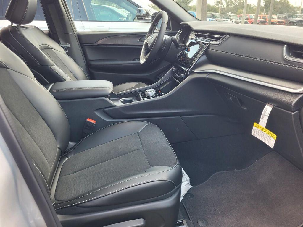 new 2025 Jeep Grand Cherokee car, priced at $36,638