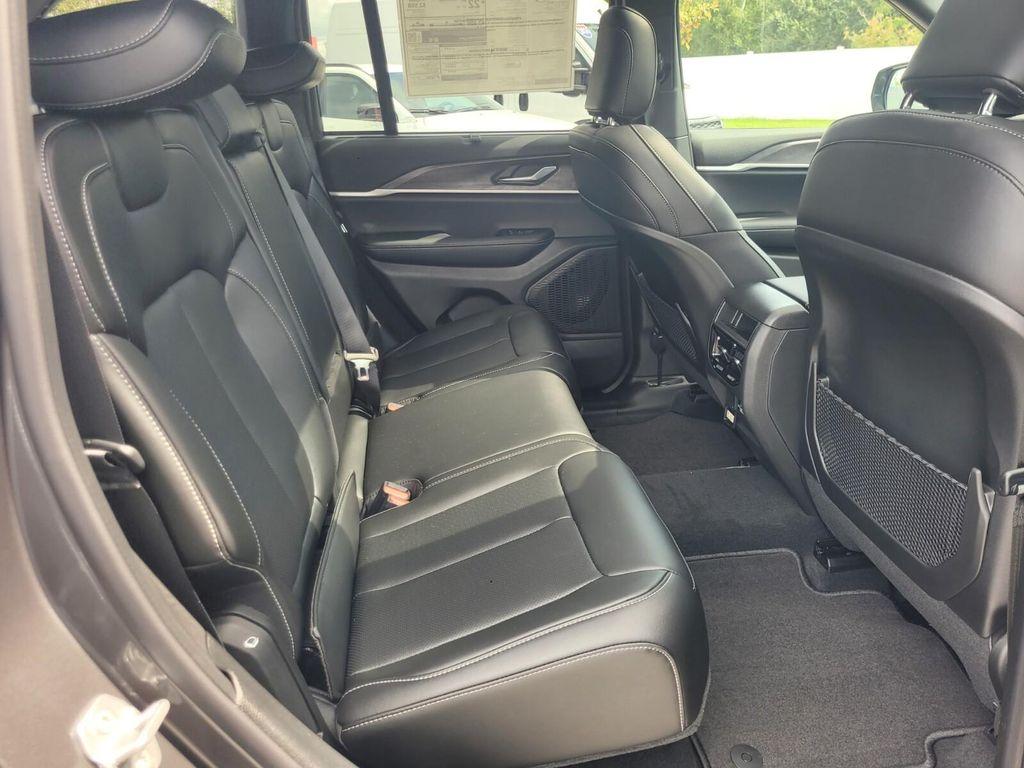 new 2025 Jeep Grand Cherokee car, priced at $46,558